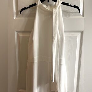 NWT Vince Camuto Ivy colored jumpsuit with tie at the neck